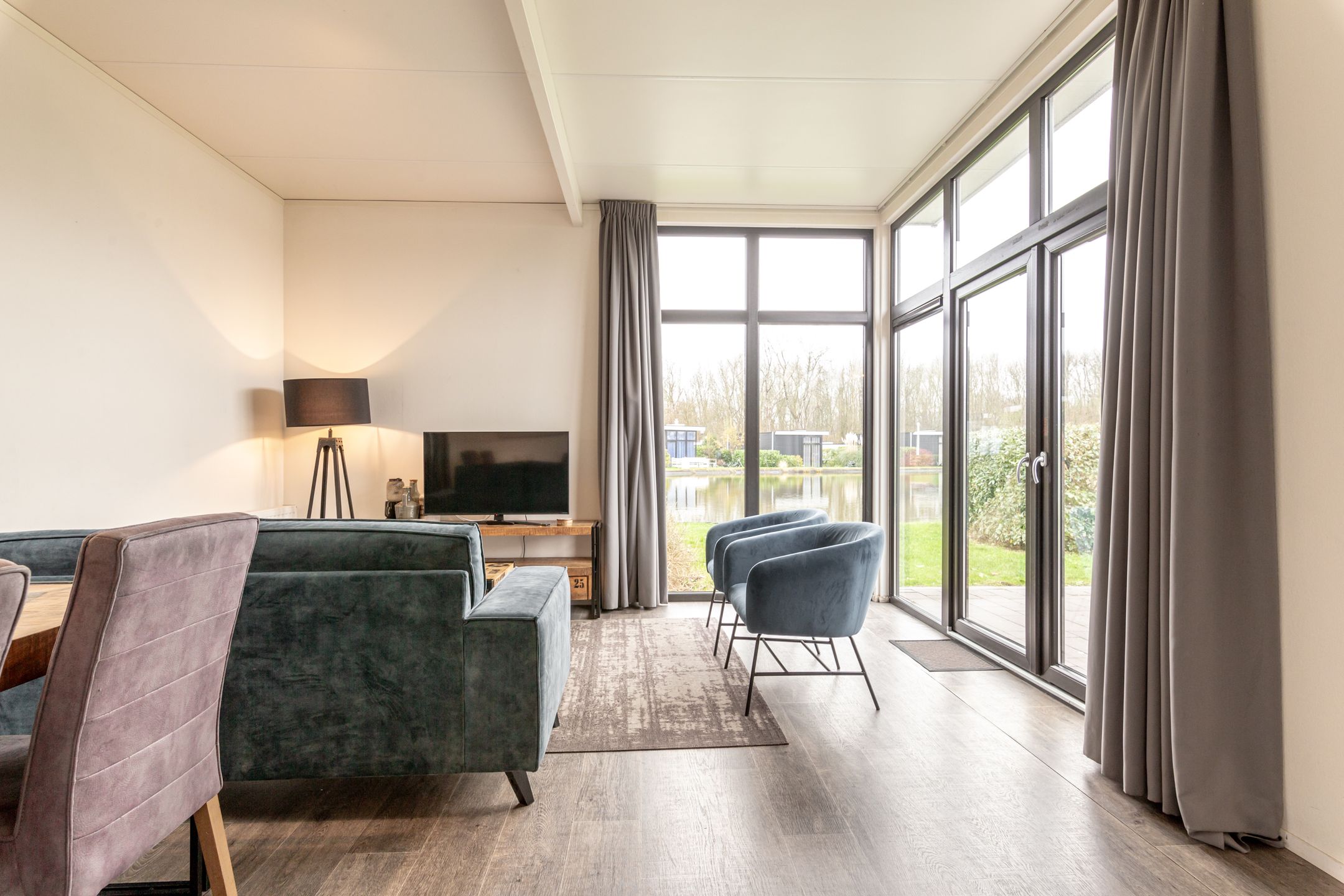 2-bedroom freehold villa in Halfweg — photo 2 of 5
