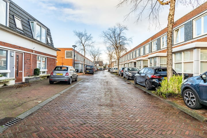 Bekijk foto 46 van De Genestetstraat 81