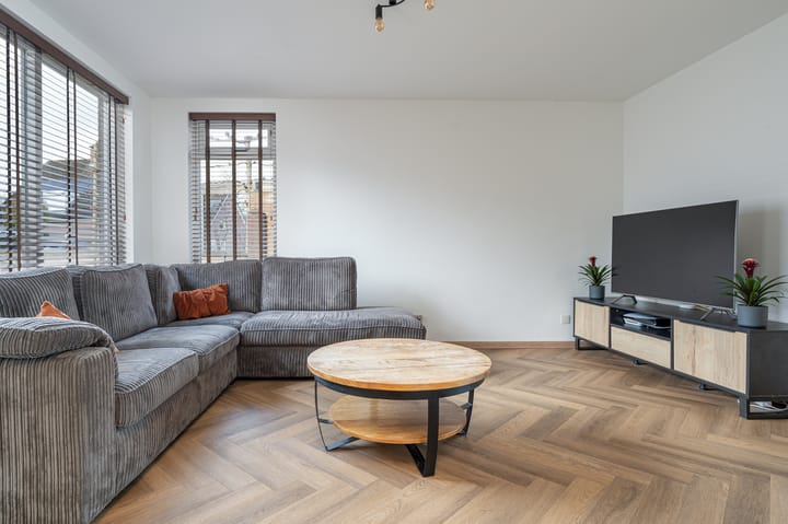 Foto 2 van Den Hof 8