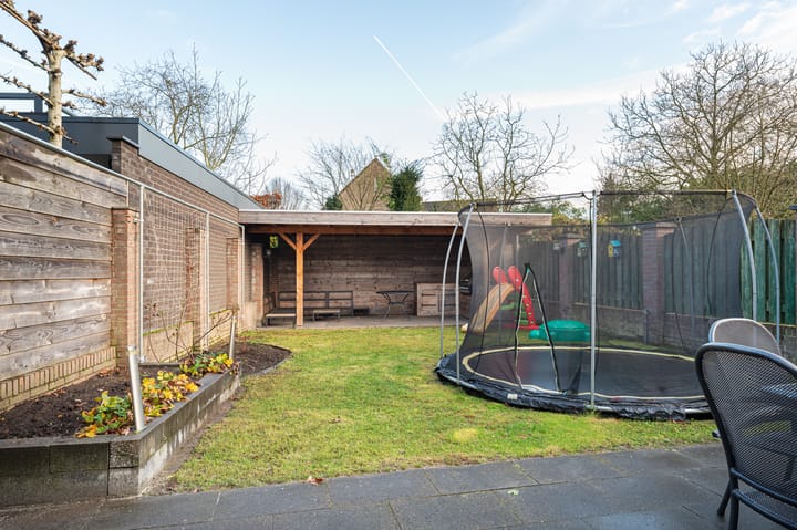 Foto 4 van Den Hof 8