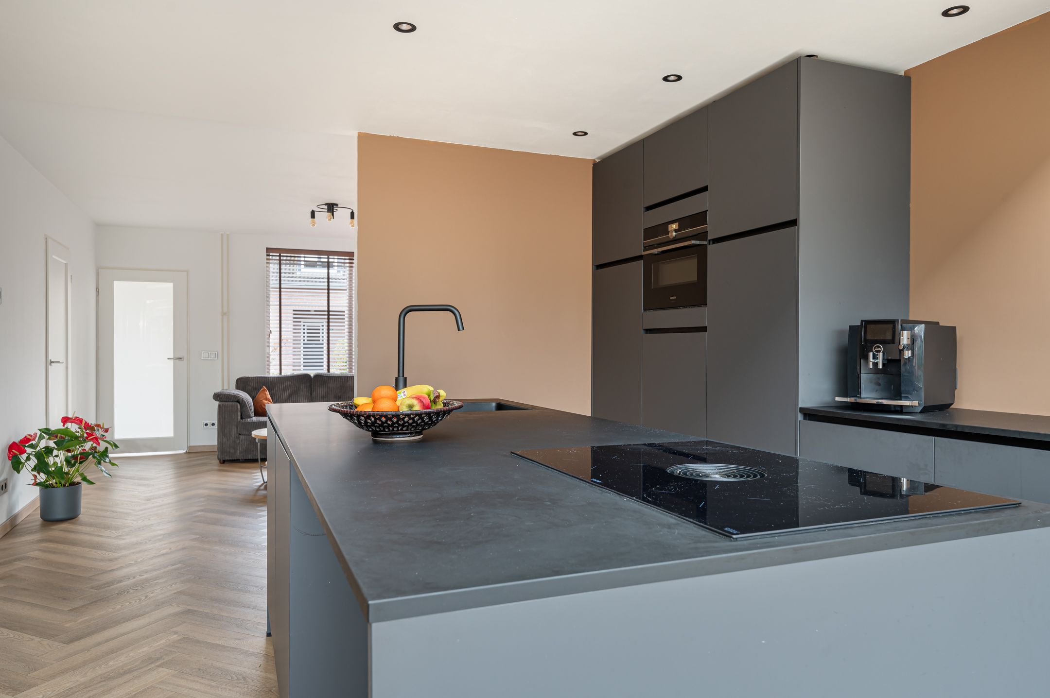 Foto 9 van Den Hof 8