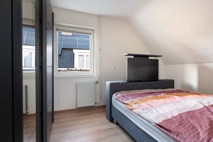 Foto 15 van Den Hof 8