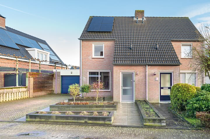 Foto 29 van Den Hof 8