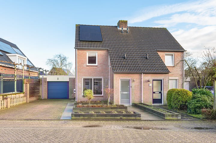 Foto 30 van Den Hof 8