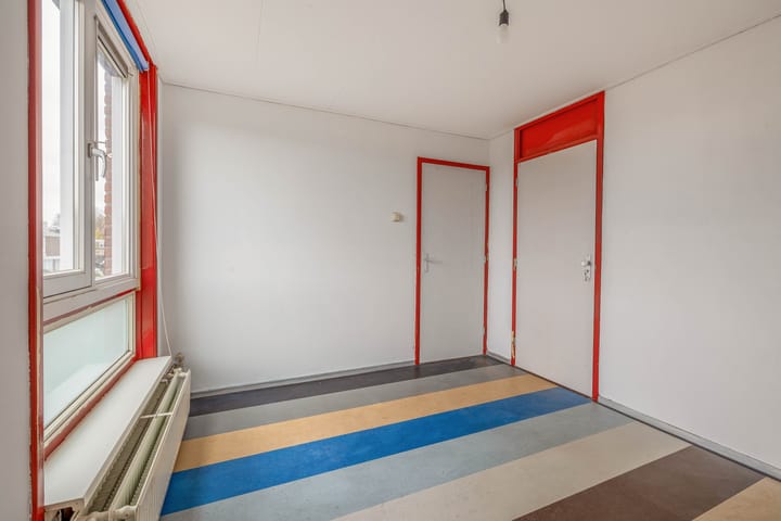 Photo 16 of van Limburg Stirumstraat 23