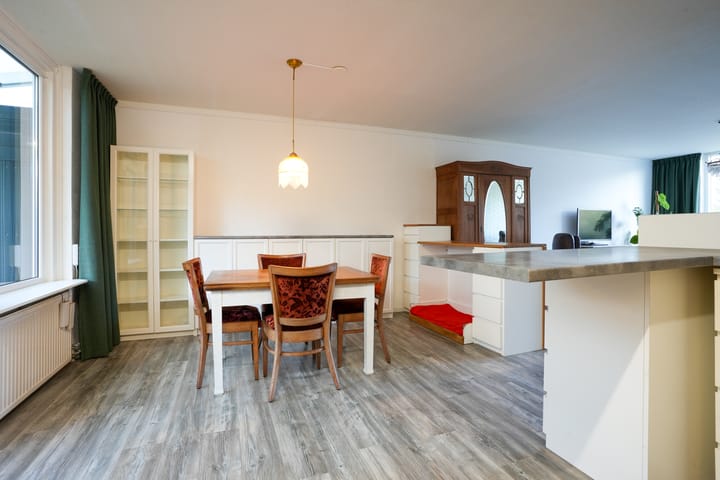 Photo 10 of Spoorstraat 27