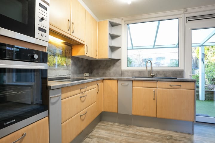 Photo 11 of Spoorstraat 27