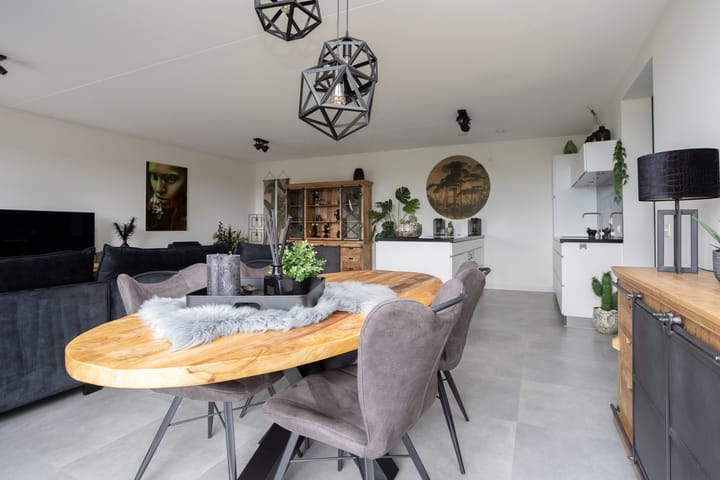 Foto 24 van Westpolderplein 30