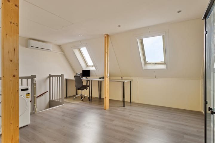 Foto 24 van Dominee C van den Bergstraat 8