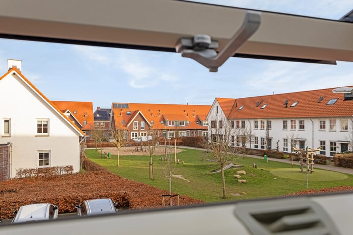 Foto 25 van Dominee C van den Bergstraat 8