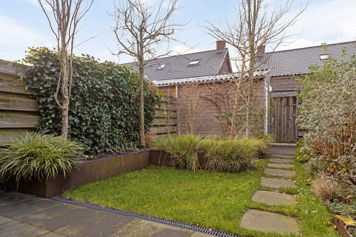 Foto 29 van Dominee C van den Bergstraat 8