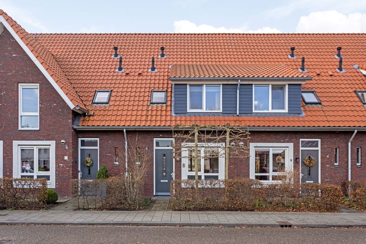 Foto 33 van Dominee C van den Bergstraat 8