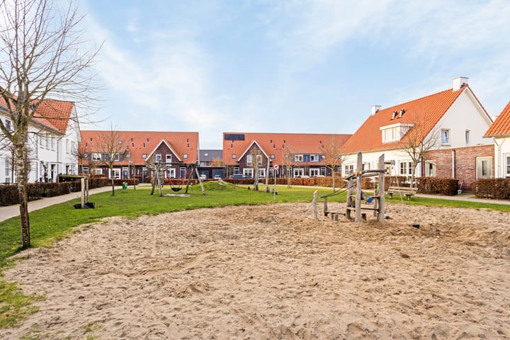 Foto 35 van Dominee C van den Bergstraat 8