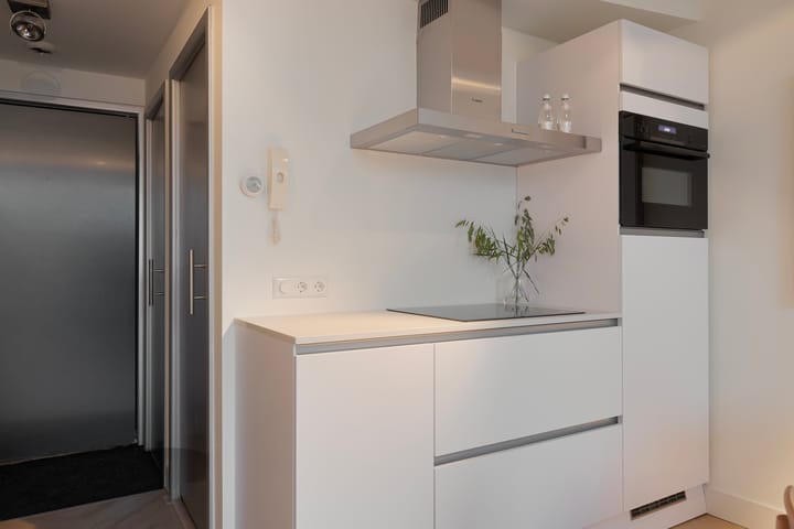 Photo 9 of Ferdinand Bolstraat 39-M