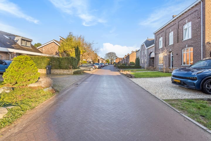 Foto 50 van Voerenweg 13-A