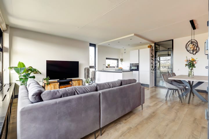 Foto 11 van Wetering 105