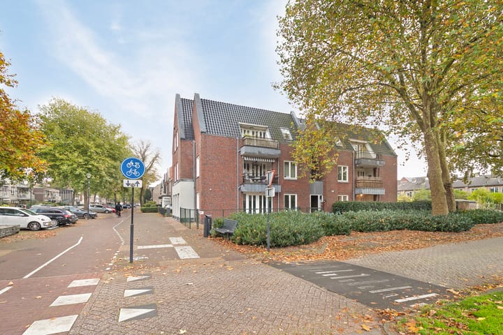 Photo 3 of Prof. Lorentzlaan 1-A