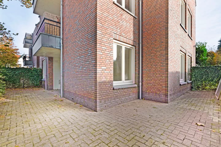 Photo 16 of Prof. Lorentzlaan 1-A