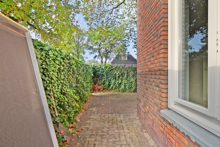 Photo 17 of Prof. Lorentzlaan 1-A