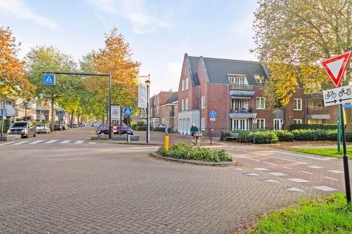 Photo 18 of Prof. Lorentzlaan 1-A