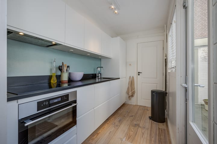 Photo 14 of Waardstraat 14