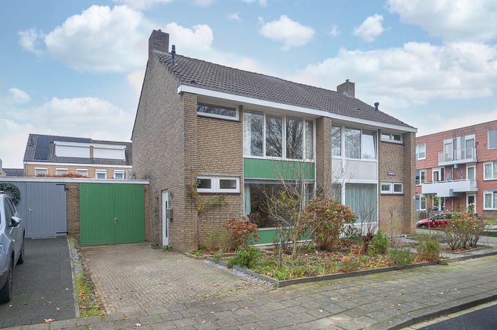 Foto 1 van Protonstraat 4