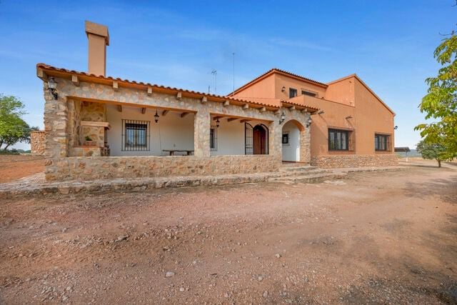 View photo 28 of Argamasilla de Alba, CM-3115 21