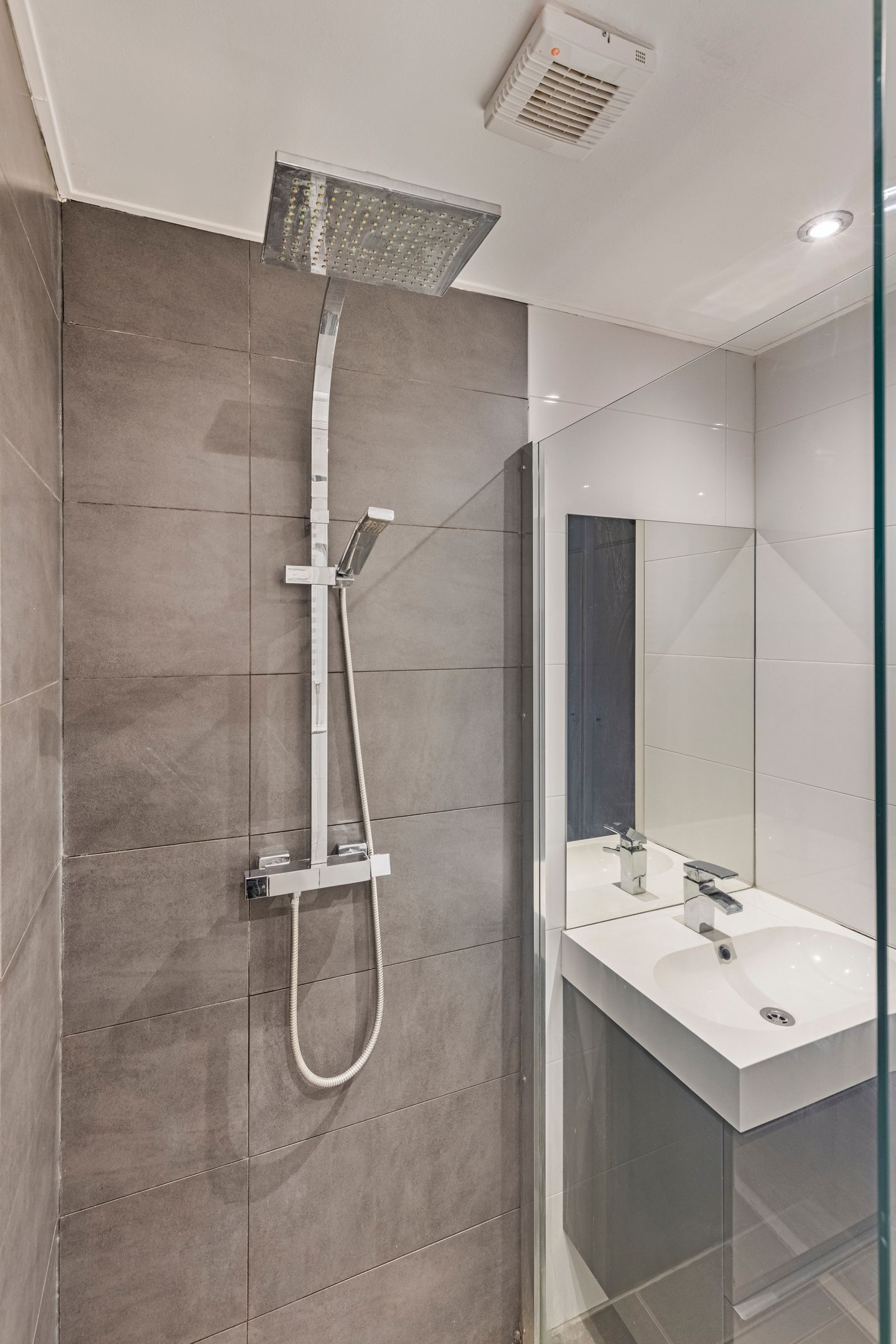 Foto 12 van Claes de Vrieselaan 147