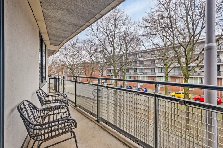 Foto 21 van Claes de Vrieselaan 147