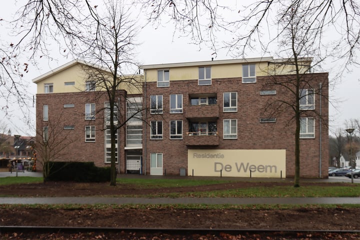 Dorpsplein 68