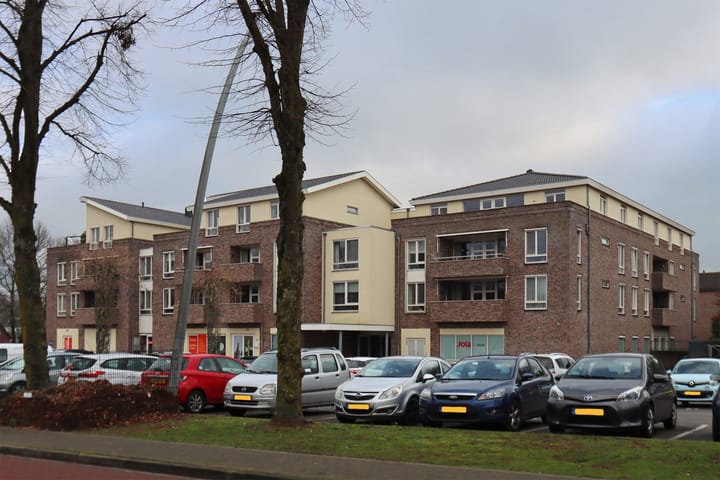 Photo 6 of Dorpsplein 68