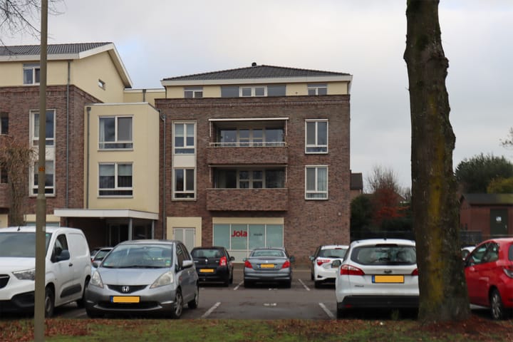 Photo 8 of Dorpsplein 68