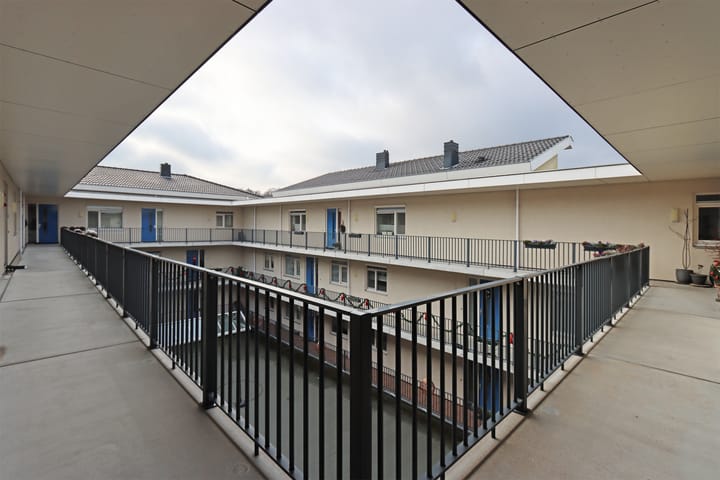 Photo 11 of Dorpsplein 68