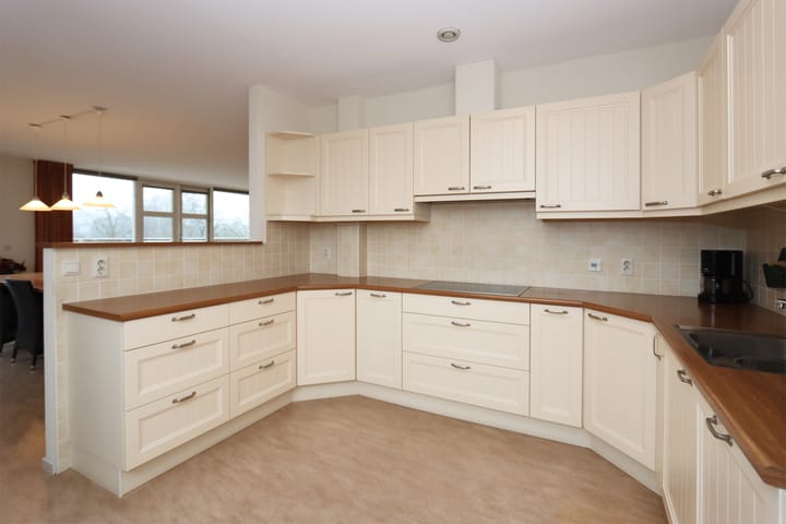 Photo 16 of Dorpsplein 68