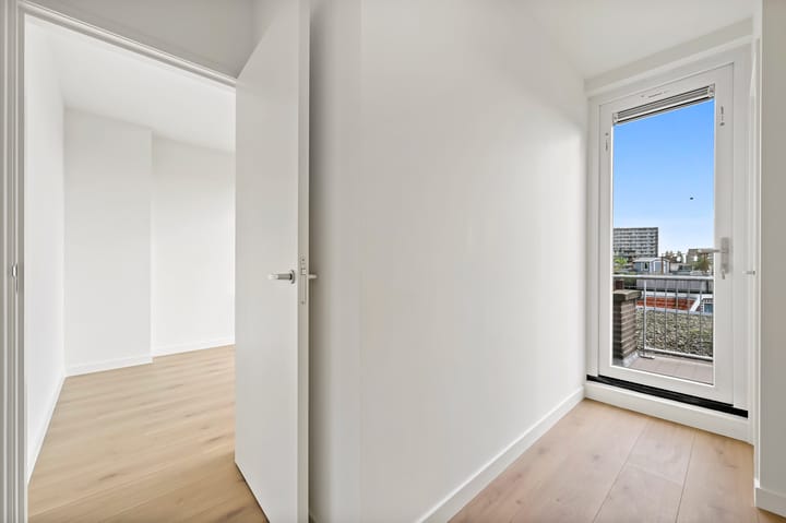 Foto 32 van De Constant Rebecquestraat 6