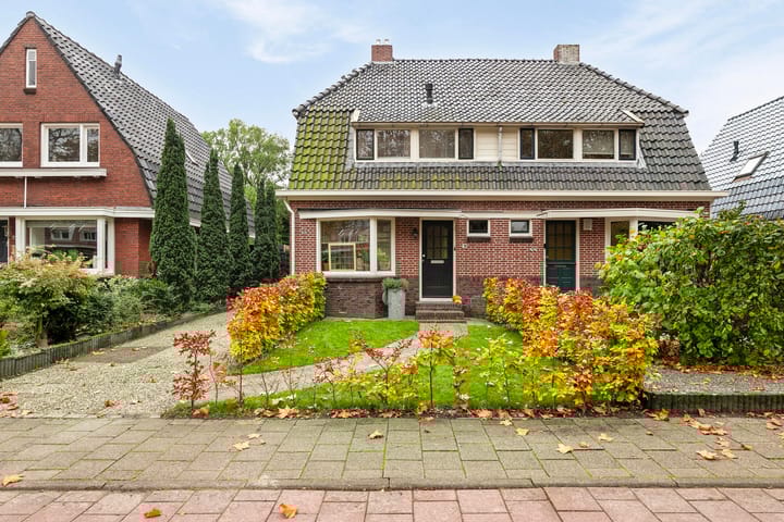 Foto 31 van Burgemeester Mr. H.J. Engelkens-laan 42