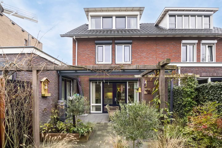 Foto 48 van Notaris van Puttenstraat 19