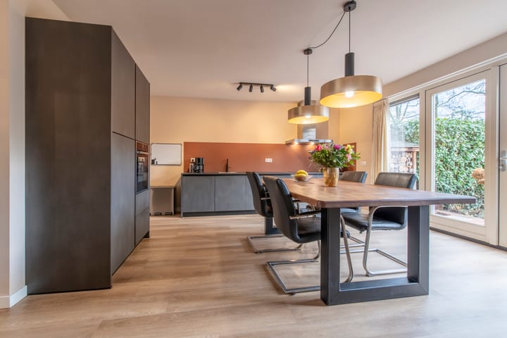 Foto 12 van Van Hogendorpstraat 17