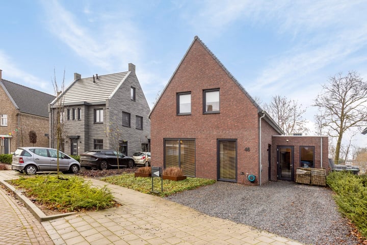 Bekijk foto 1 van Esdoornstraat 46