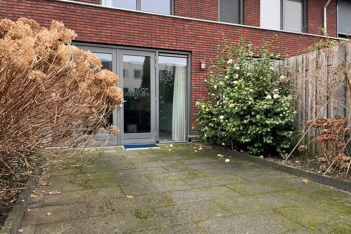 Bekijk foto 17 van Dalidastraat 8