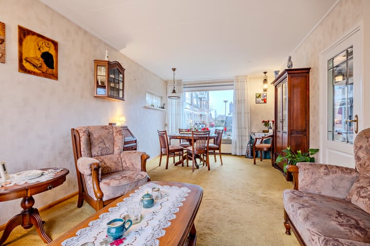 Photo 11 of Directeur Moerlandsstraat 6