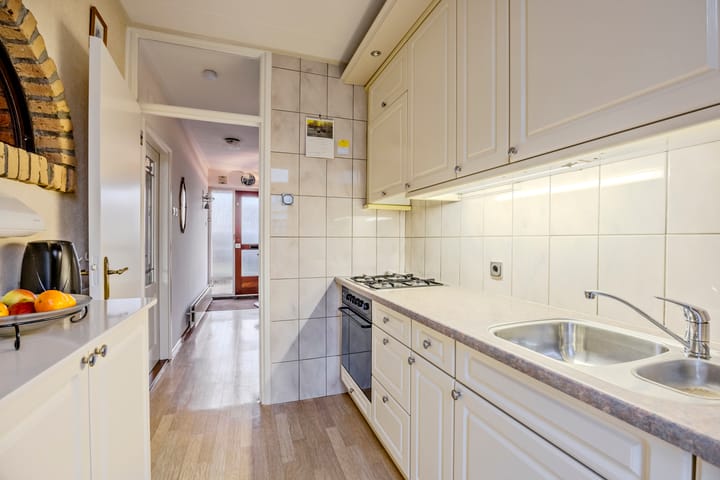 Photo 14 of Directeur Moerlandsstraat 6