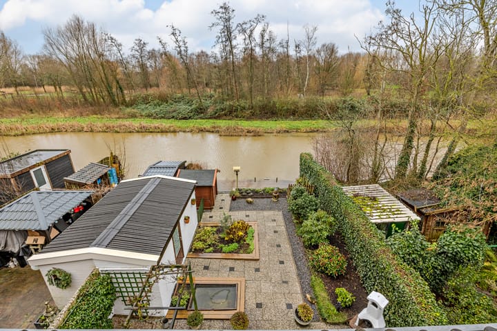 Photo 30 of Directeur Moerlandsstraat 6