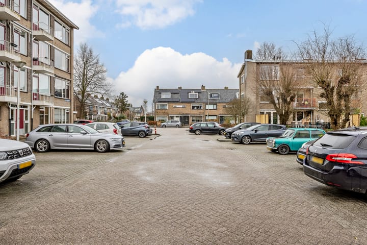 Photo 39 of Directeur Moerlandsstraat 6