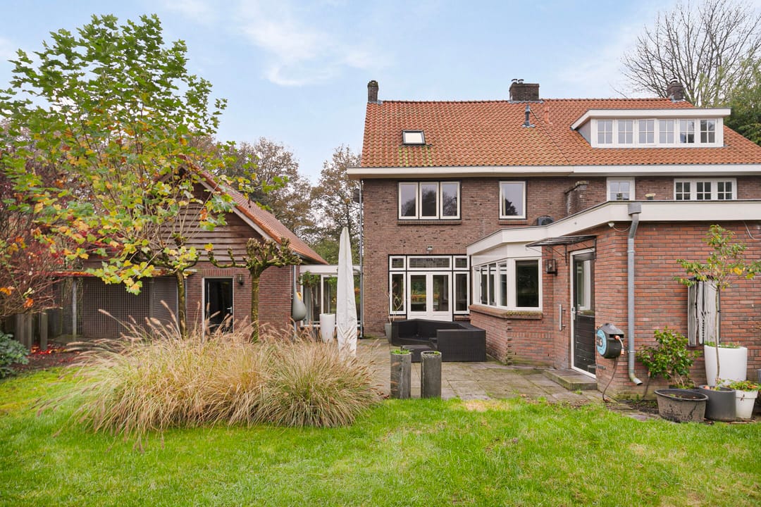 Foto 2 van van Limburg Stirumweg 12