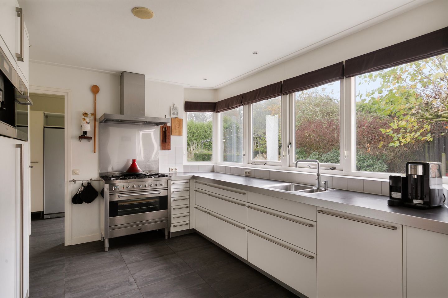 Foto 14 van van Limburg Stirumweg 12