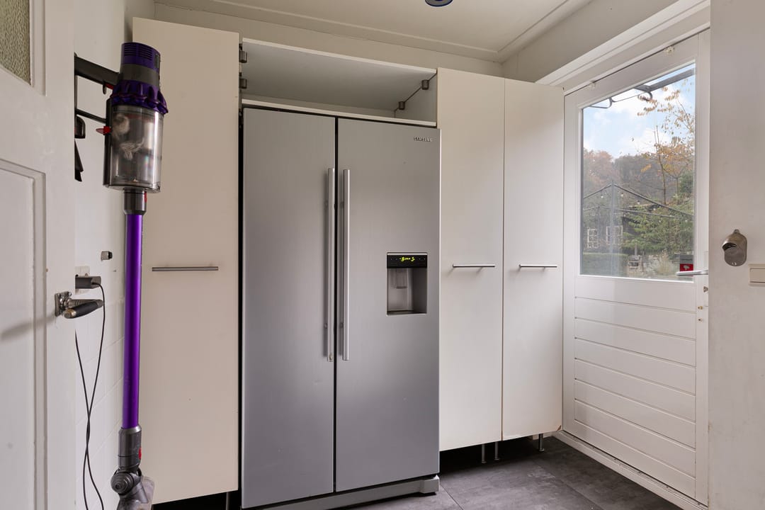 Foto 17 van van Limburg Stirumweg 12