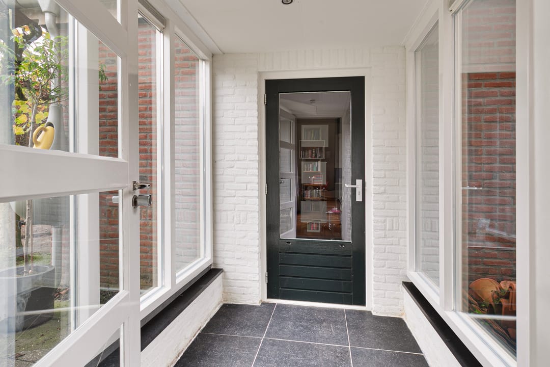 Foto 11 van van Limburg Stirumweg 12