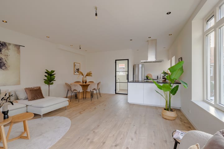 Photo 11 of Van Zeggelenstraat 41