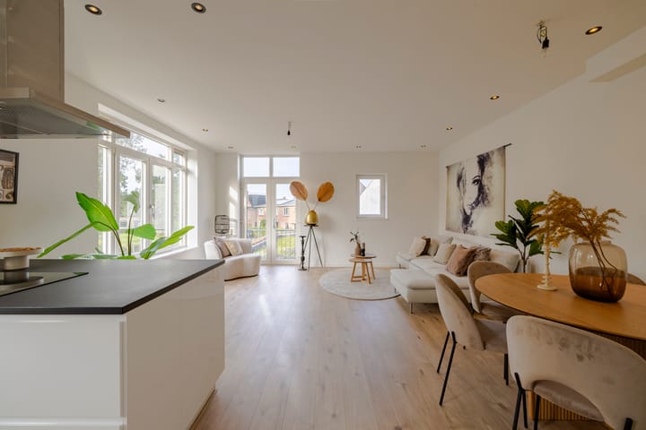 Photo 12 of Van Zeggelenstraat 41